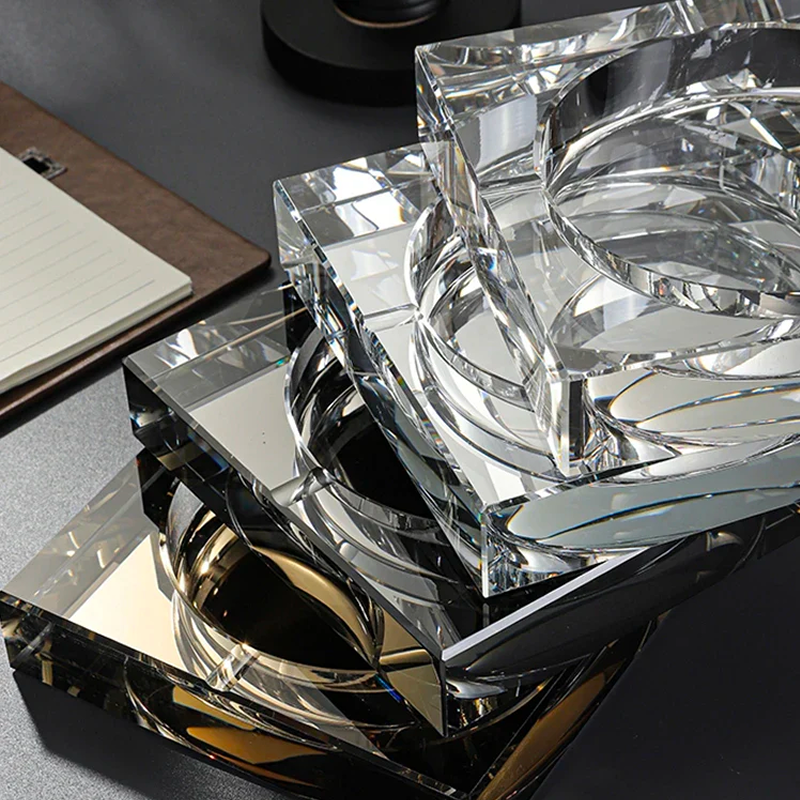 Cendrier Prisma – Verre et Élégance